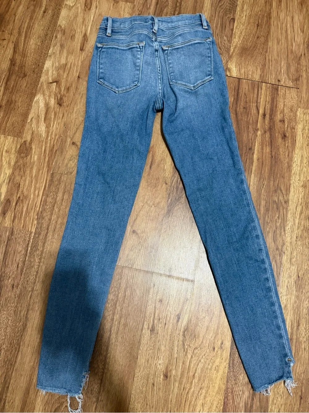 Frame Denim Medium Wash High-Rise Skinny Jeans with Frayed Hem